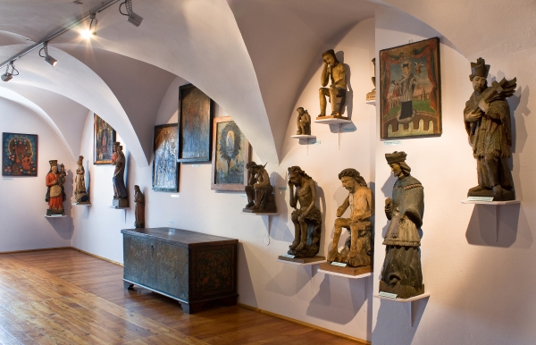 Wystawa archiwalna "Malarstwo i rzeźba ludowa" - zdjęcie