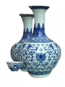 Wazony wykonane za Dynastii Qing era Qianlong oraz Czarka z motywem smoka, dynastia Qing era Jiaqing