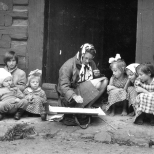 anina Ożóg-Czarnowska na obozie naukowo-badawczym, Suchodół, 1962 rok - zdjęcie