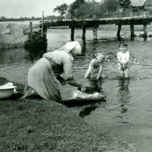 Pranie kijanka, Rzeczyca, poł. XX wieku - zdjęcie