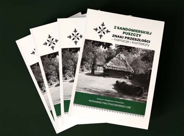 cztery egzemplarze wydawnictwa Z Sandomierskiej puszczy. Znaki przeszłości - narracje i konteksty